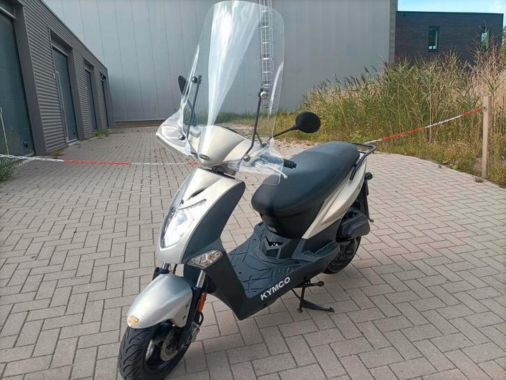 Kymco agility 50 bj 2014 brom  met windscherm ziet foto, Fietsen en Brommers, Scooters | Kymco, Gebruikt, Agility, Ophalen