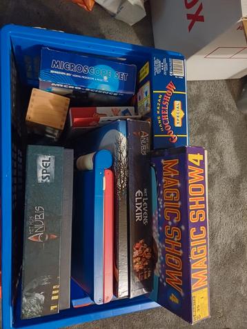 Krat vol spellen & speelgoed – status onbekend  beschikbaar voor biedingen