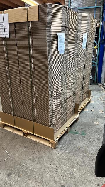 Dozen Dubbelgolf Kartonnen Dozen 277x217x245 mm Pallet beschikbaar voor biedingen