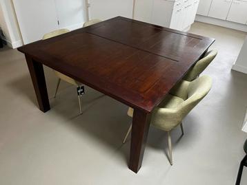 Nette bruine rechthoekige eettafel beschikbaar voor biedingen
