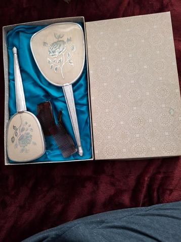 Vintage Toiletset met Spiegel en Borstel beschikbaar voor biedingen