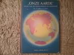 Onze Aarde - atlas vd werelddelen en Indonesië (ca.1955), Boeken, Atlassen en Landkaarten, Gelezen, Overige atlassen, Ophalen of Verzenden