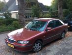 Mazda 626 2.0 SDN GLX AUT 1998 Rood, Auto's, Mazda, Stof, 4 cilinders, Origineel Nederlands, 1180 kg