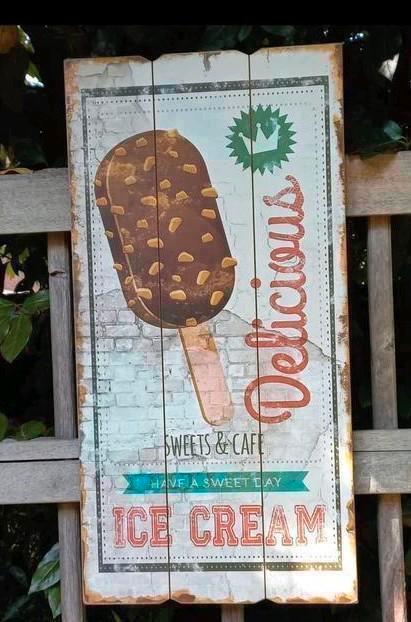 Retro Clayre & Eef reclamebord Delicious Ice Cream., Huis en Inrichting, Woonaccessoires | Tekstborden en Spreuken, Zo goed als nieuw