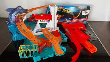 Hot Wheels Hotwheels springschans/landingsbaan + haaienbaan beschikbaar voor biedingen