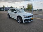 Volkswagen Tiguan 1.4 TSI R-Line | DSG | Pano | Wit | ACC |, Auto's, Euro 6, 4 cilinders, Alcantara, Wit