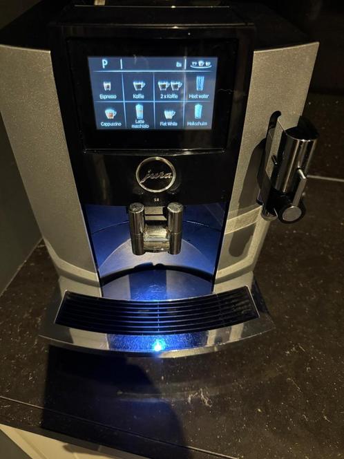 Jura s8 moonlicht silver met groot onderhoud, Witgoed en Apparatuur, Koffiezetapparaten, Zo goed als nieuw, Gemalen koffie, Koffiebonen