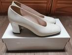 Parelmoerkleurige trouwschoen met stevige hak maat 38,5, Kleding | Dames, Trouwkleding en Trouwaccessoires, Ophalen of Verzenden