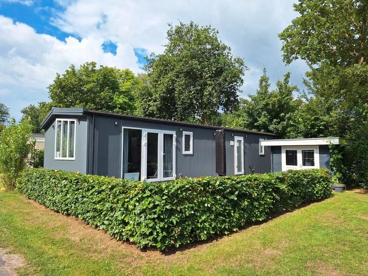 Vakantie in luxe 6 persoons chalet op camping De Pallegarste, Caravans en Kamperen, Verhuur