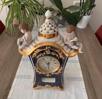 Tafelklok kleine beschadigd beschikbaar voor biedingen
