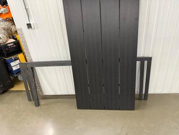 Zwarte tuin tafel met onderstel 200x90 6 weken gebruikt beschikbaar voor biedingen