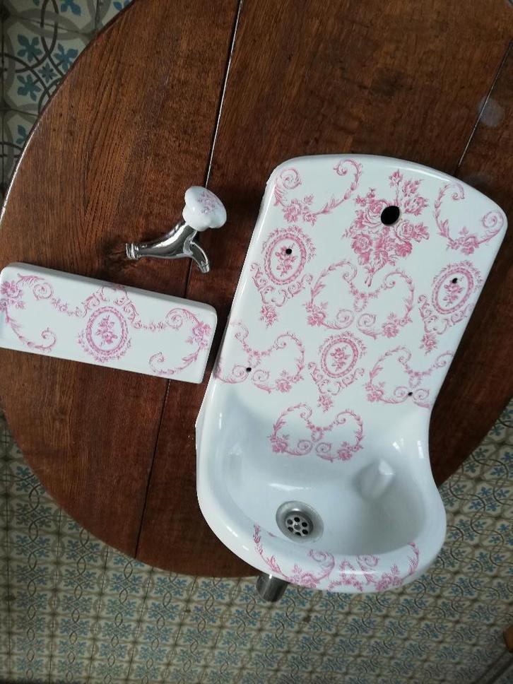 Bijzondere hal fontein met hoge rug, kraan en planchet, Antiek en Kunst, Curiosa en Brocante, Ophalen