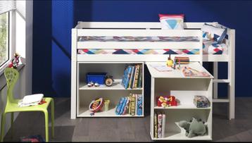 Halfhoogslaper met bureau en kastje wit (van BeterBed) beschikbaar voor biedingen