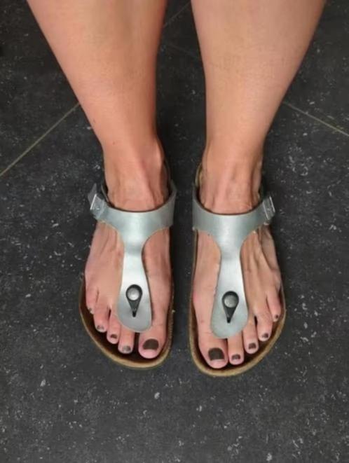 GRATIS VERZENDEN ZILVEREN GIZEH BIRKENSTOCK SLIPPERS 37, Kleding | Dames, Schoenen, Zo goed als nieuw, Slippers, Overige kleuren