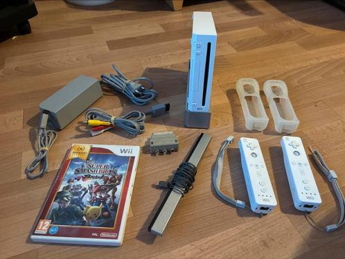 Wii spelcomputer + 2 controllers + spel, Spelcomputers en Games, Spelcomputers | Nintendo Wii, Gebruikt, Met 2 controllers, Met games