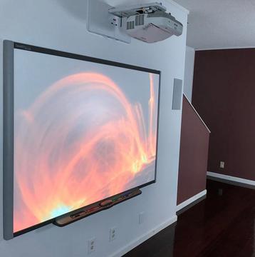 4x Epson EB-585W Beamer + Smart Board + Muurbevestiging beschikbaar voor biedingen