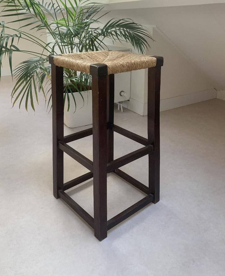 Retro Vintage kruk barstool oak wooden brown, Huis en Inrichting, Barkrukken, Gebruikt, 60 tot 90 cm, Hout, Riet, 1 kruk, Ophalen