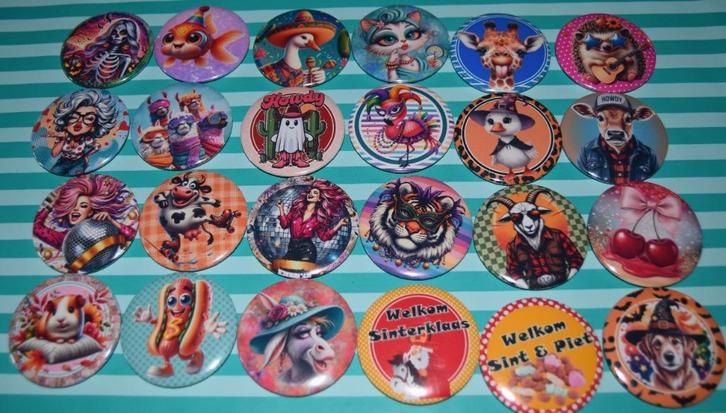 button sint kerst carnaval bijvoorbeeld 58mm 1,- pst NIEUW, Verzamelen, Speldjes, Pins en Buttons, Nieuw, Button, Figuurtje, Ophalen of Verzenden
