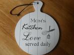 Tekstbord mom;s kitchen love served daily hout wit, Ophalen of Verzenden, Zo goed als nieuw