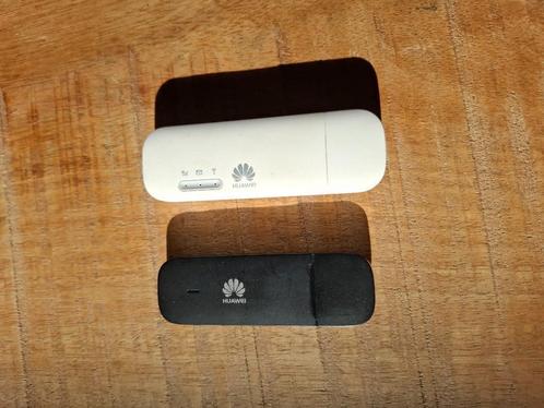 1x Huawei E8372-320 Wingle, 1x Huawei E3531i-2 3G Dongle, Computers en Software, Routers en Modems, Zo goed als nieuw, Router