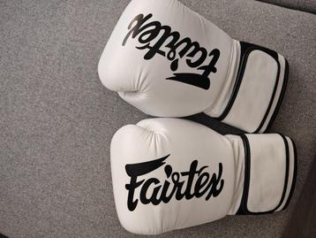 Fairtex boks handschoenen beschikbaar voor biedingen
