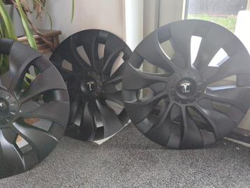 Tesla Model 3 wieldoppen zwart 18 inch (minder stoepschade) beschikbaar voor biedingen