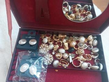 Veel oorclips beschikbaar voor biedingen