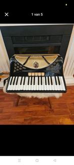 Fraaie vintage accordion, Ophalen, Zo goed als nieuw, 80-bas