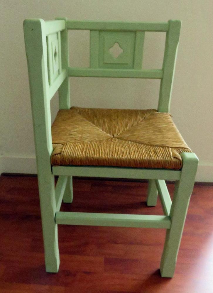 Klein hoek stoeltje met rieten? zitting., Antiek en Kunst, Antiek | Meubels | Stoelen en Banken, Ophalen