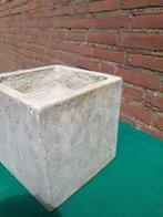 -	Bloempot betonlook, keramisch, Ophalen of Verzenden, 'T Olde Gre-j, Info@toldegrej.nl, Endepoelstraat 20f Didam
