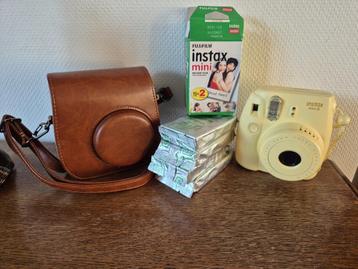 Intax mini 8 camera + tas en 3 ongeopende pakjes fotopapier beschikbaar voor biedingen