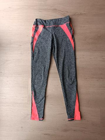 Sportlegging met neon details beschikbaar voor biedingen