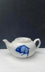 Chinese porseleinen theepot koikarper karpers wit blauw, Ophalen of Verzenden