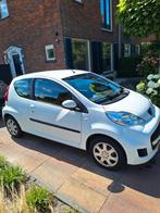 Peugeot 107 1.0 12V E-vti 68PK 3DR 2011 Wit, Auto's, Peugeot, Voorwielaandrijving, Euro 5, Stof, 4 stoelen