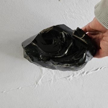 Groot stuk zwarte obsidiaan – ca. 1,5 kg, 20 cm beschikbaar voor biedingen
