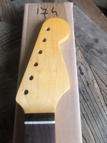 Stratocaster hals” rosewood toets- nitro satin finish ‘ 174 beschikbaar voor biedingen