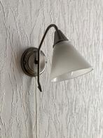 Vintage wandlampje metaal en melkwit glas, Ophalen of Verzenden, Zo goed als nieuw, Glas