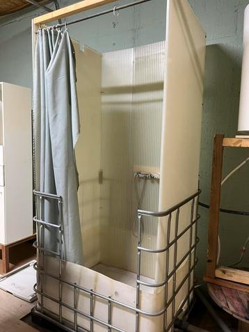 Mobiele douchecabine beschikbaar voor biedingen