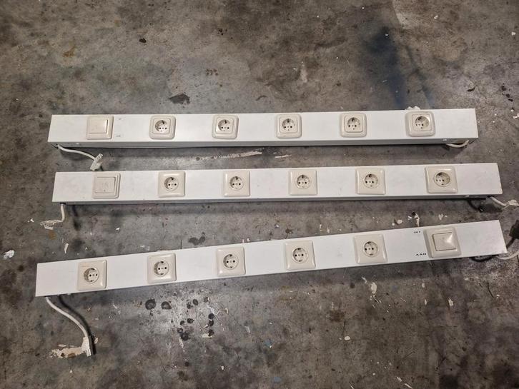 Balk met GIRA stopcontacten!, Doe-het-zelf en Verbouw, Elektra en Kabels, Ophalen