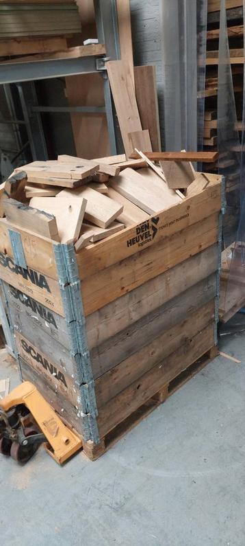Gedroogd Eiken Kachelhout beschikbaar voor biedingen