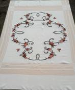 Hand geborduurd tafellaken brocante/vintage jaren 60 katoen, Huis en Inrichting, Keuken | Textiel, Ophalen of Verzenden, Zo goed als nieuw