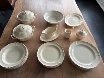 Wedgewood servies Queens Shape beschikbaar voor biedingen