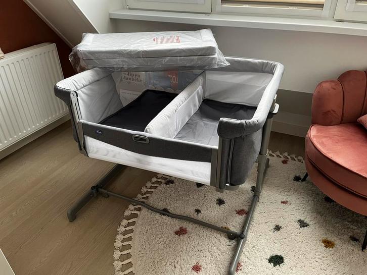 Co sleeper tweeling - Chicco next 2 me twins - nieuw matras, Kinderen en Baby's, Babywiegjes en Ledikanten, Zo goed als nieuw
