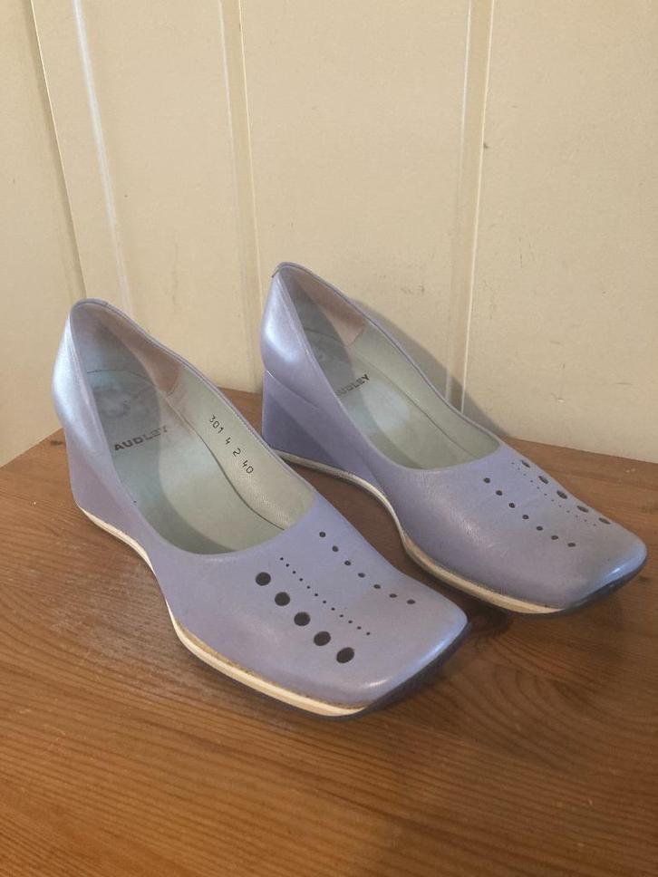 Lila / paarse leren pumps met sleehak van Audley, maat 40, Kleding | Dames, Schoenen, Zo goed als nieuw, Pumps, Overige kleuren