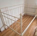 Wit Ikea bed frame, Huis en Inrichting, Slaapkamer | Bedden, Ophalen, Gebruikt