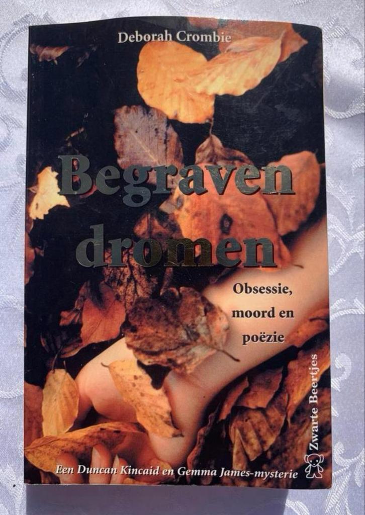 Boek Begraven dromen Deborah Crombie in goede staat, Boeken, Romans, Zo goed als nieuw, Ophalen of Verzenden