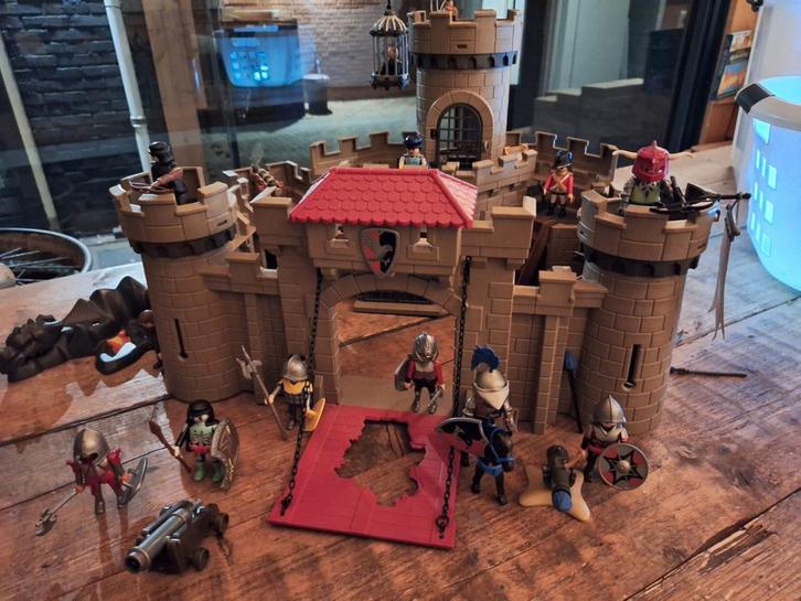 Playmobil Ridderkasteel Valkenridders + Bandieten!, Kinderen en Baby's, Speelgoed | Playmobil, Gebruikt, Complete set, Ophalen of Verzenden