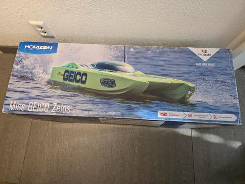 Proboat Miss GEICO Zelos 36″ Twin Brushless Catamaran 12S, Hobby en Vrije tijd, Modelbouw | Radiografisch | Overige, Gebruikt