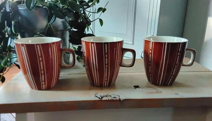3 mokjes van vic's - handpainted - mokken - senseo formaat, Huis en Inrichting, Keuken | Servies, Zo goed als nieuw, Kop(pen) en/of Schotel(s)