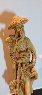 Oosters beeld man met draken, Ophalen of Verzenden